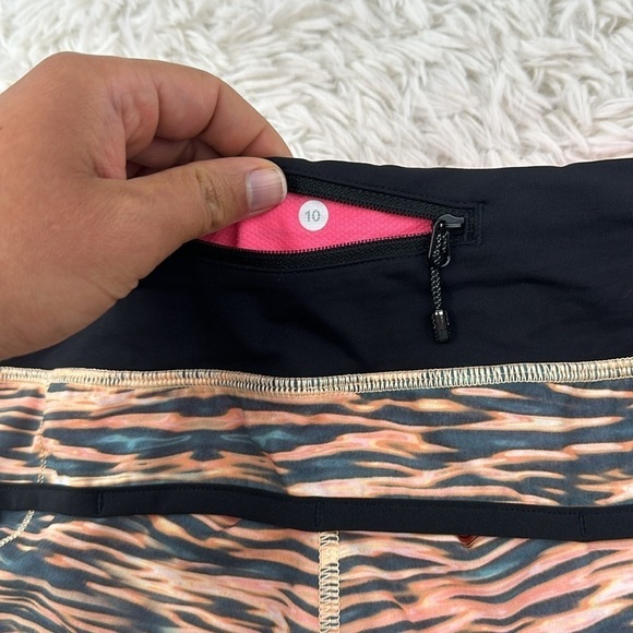 🔥$SALE$🔥 Lululemon Run: Speed Short *4-way Stretch Tiger Water Multi / Black - Picture 5 of 5